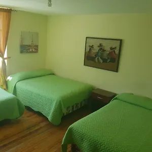2* Pensión Petite Maison